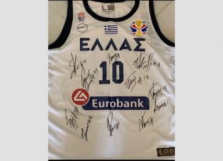 Δημοπρατείται υπογεγραμμένη φανέλα του Σλούκα για τον 17χρονο Πέτρο