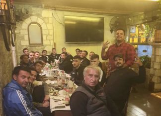 “Το γλέντησαν”, το τρίποντο επί του Παμίσου, με καλό φαΐ οι Μανιάτες