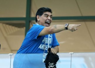 Ο Μαραντόνα “έσπασε” την καραντίνα και έκανε πάρτι στο σπίτι του (video)