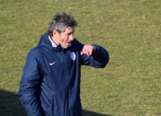 Αντωνίου: «Φαρσοκωμωδία…»
